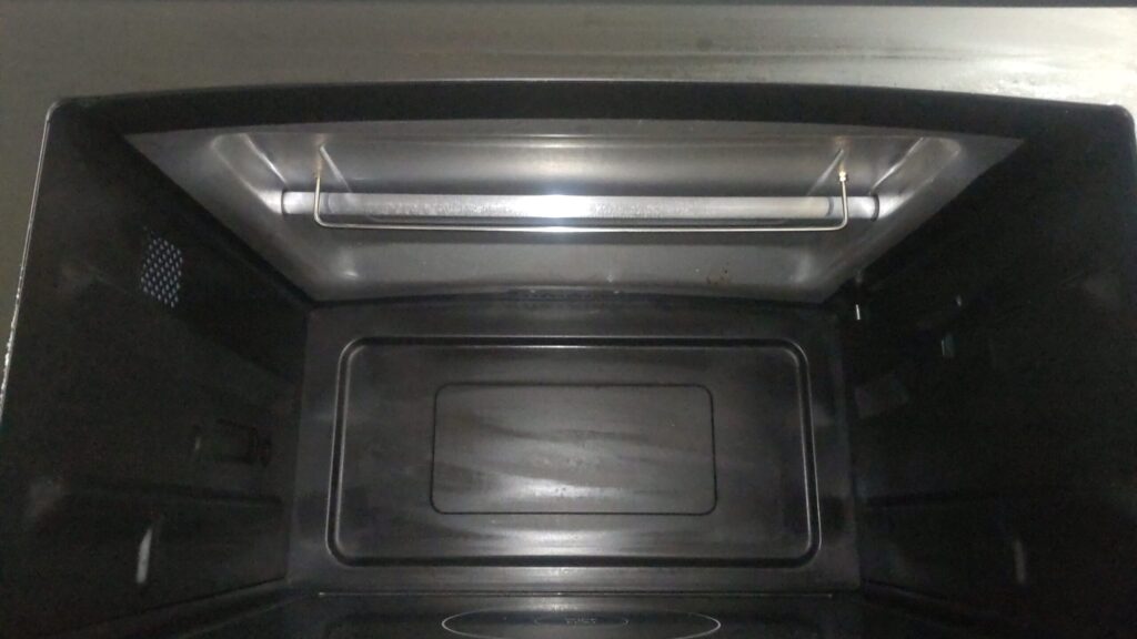 天井は電熱一本がむき出しの形状