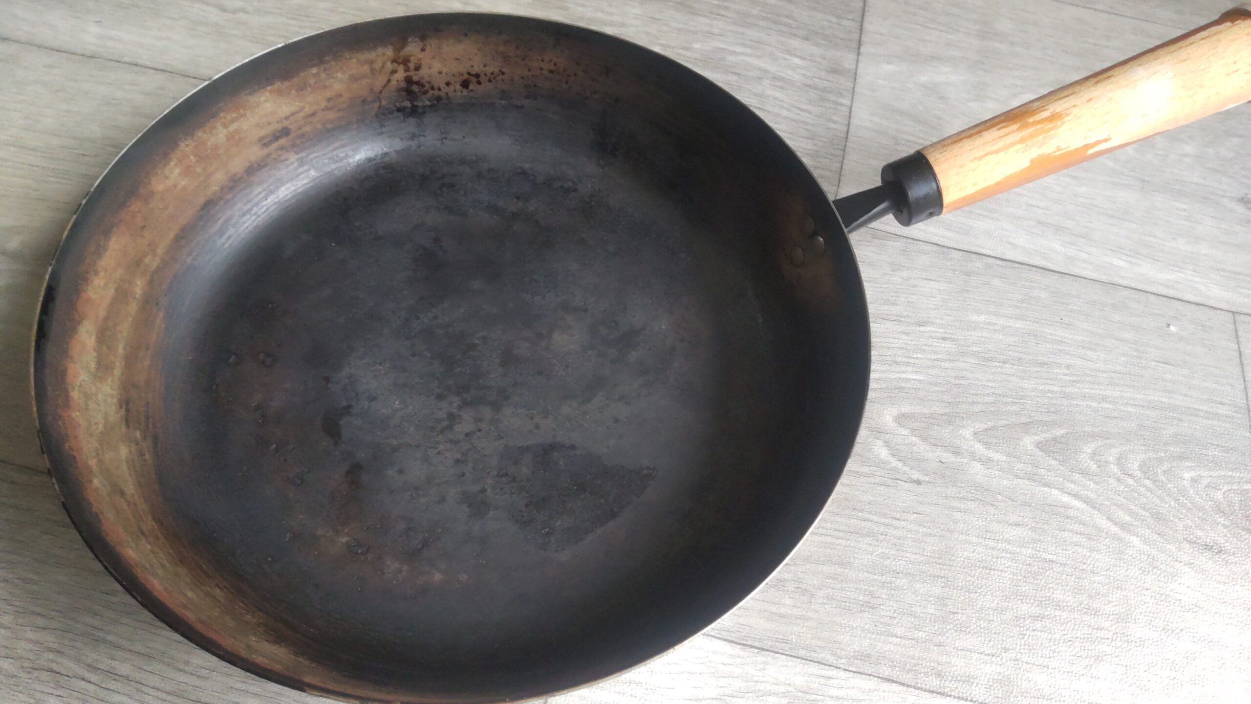 パール金属鉄フライパン記事のアイキャッチ